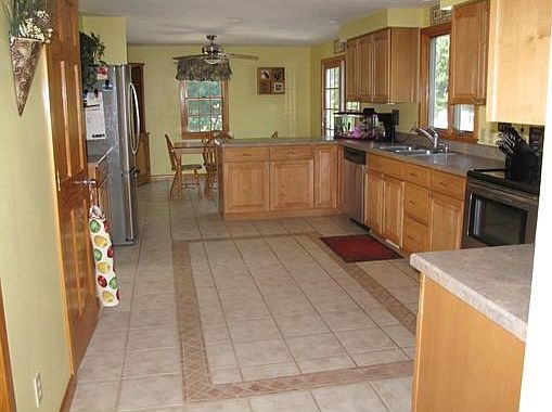 5th image of 120 Daniels Dr