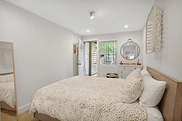 Sold by Compass | media 28