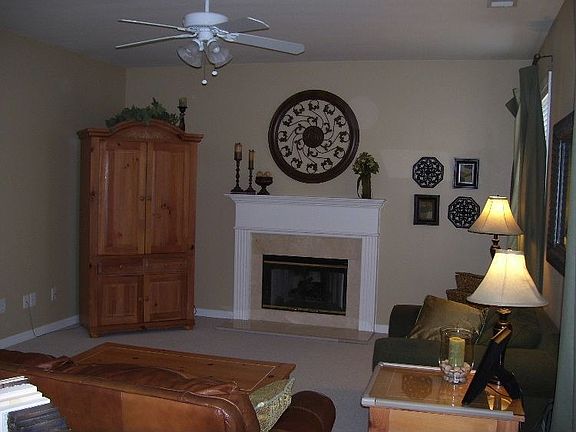 Living Rm w/ Fireplace