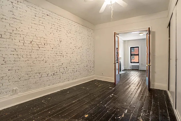 Rented by Moises Farhart, LREB | media 10