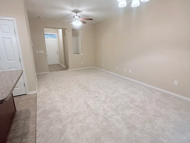412 Longchamp Ln — Photo 10
