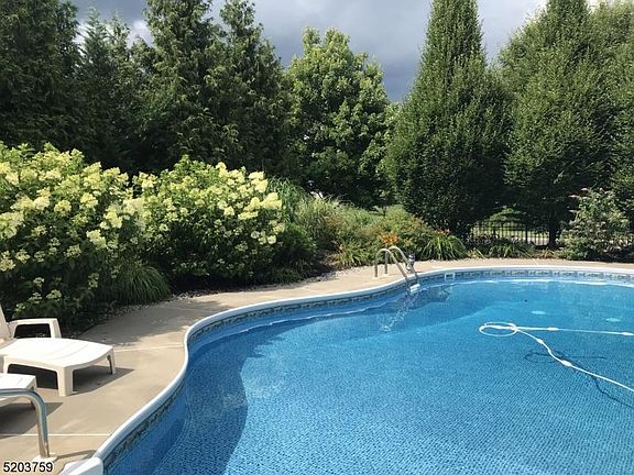 5th image of 28 Drost Ln