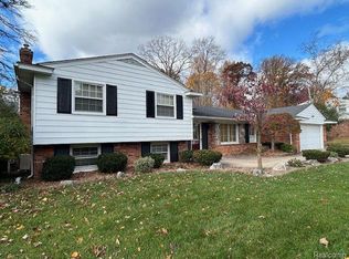 7142 Cathedral Dr, Bloomfield Hills, MI 48301
