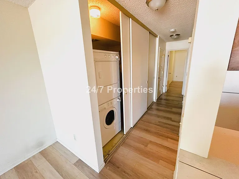 2320 SW Cactus Dr #2 — Photo 4