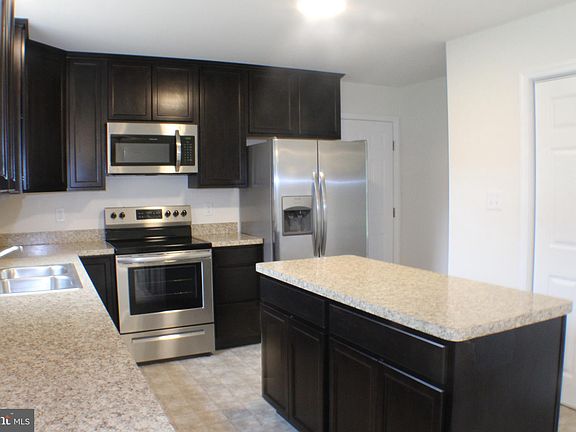 5th image of 71 Brooks Dr