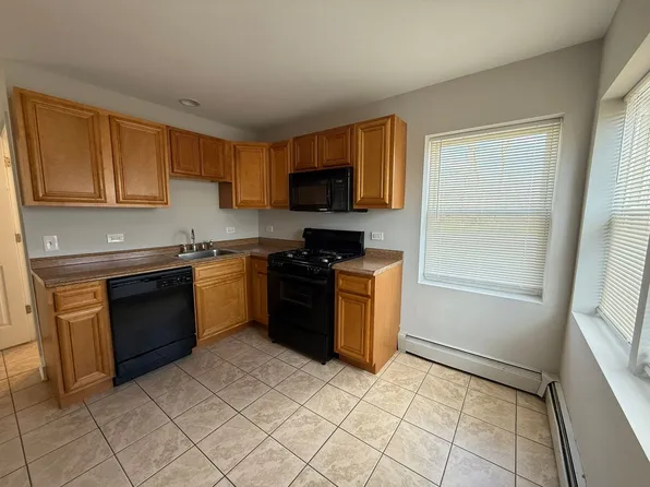 301 Bluff Avenue, 301 Bluff Ave APT 1E, La Grange, IL 60525