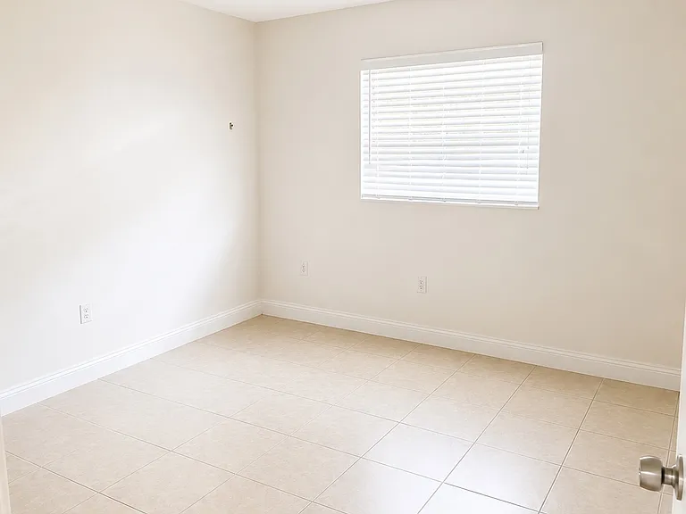 1734 Gladys St #2 — Photo 4