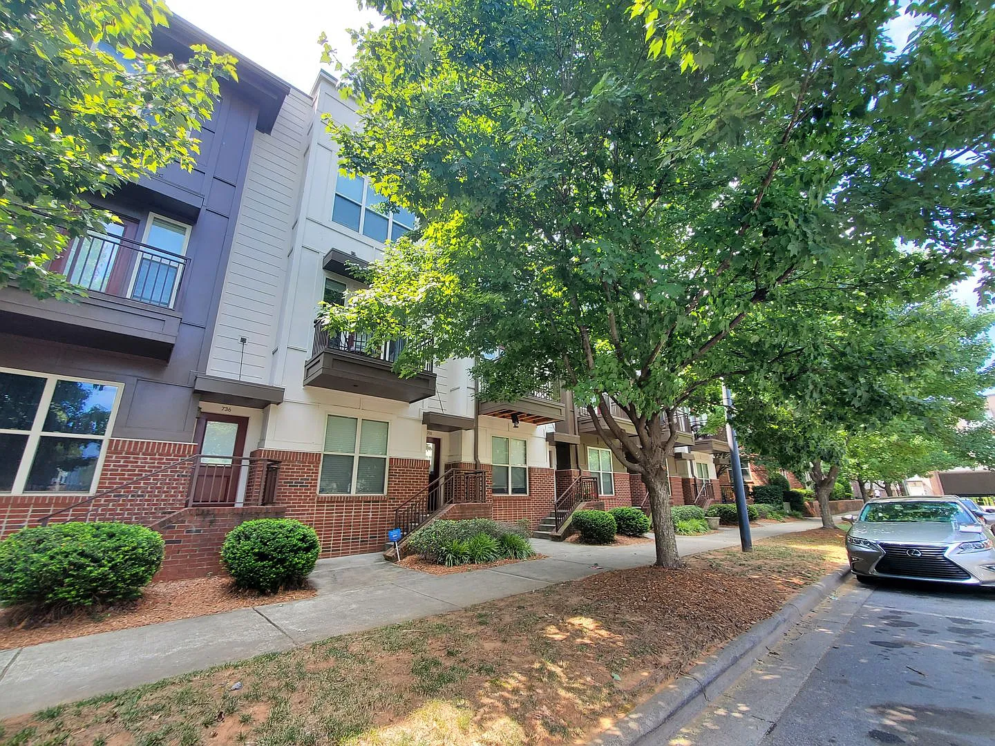 Urban Charlotte 3BR Condo with Garage & Private Balcony — Photo 1