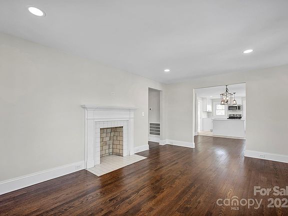 4th image of 400 E 27th St