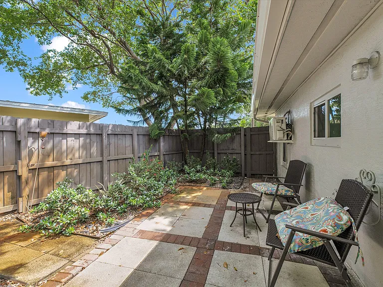 2633 NE 3rd Ave — Photo 48