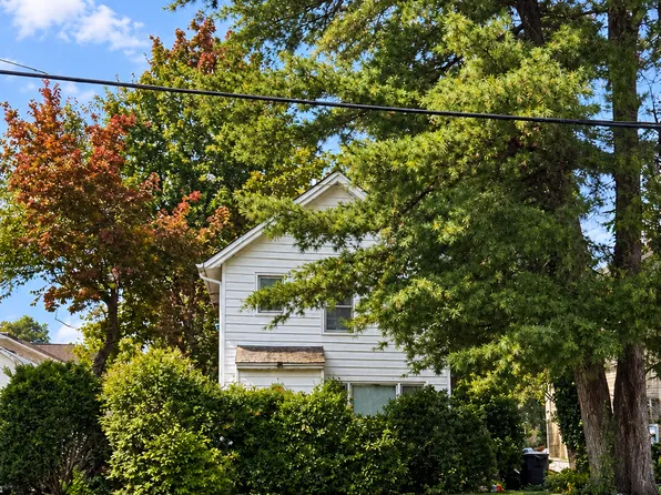 (undisclosed Address), Great Neck, NY 11024