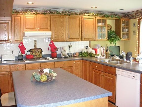 5th image of 813 NE Lakeside Ct