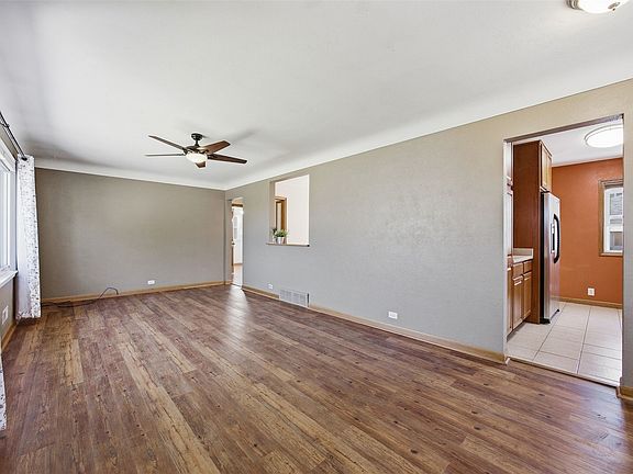3rd image of 2906 Russell Dr NE