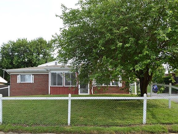 Mature tree in front & living area behind home. Cul De Sac location.