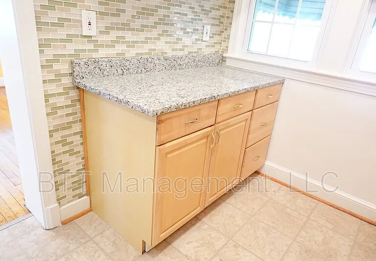 800 Maplewood Ave #1 — Photo 47