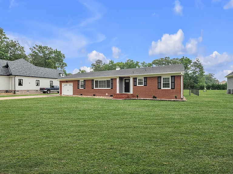 525 Dove Dr — Photo 2