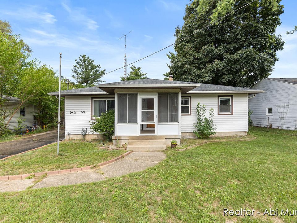 1st image of 49 47th St SE