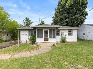 49 47th St SE, Kentwood, MI 49548