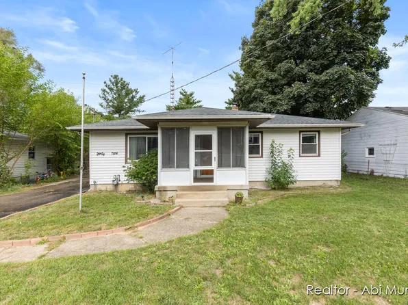 49 47th St SE, Kentwood, MI 49548