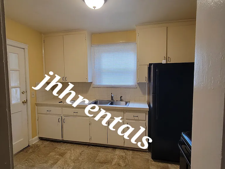2600 Locust St — Photo 2