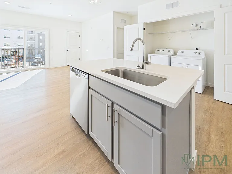 98 Penn Place — Photo 61