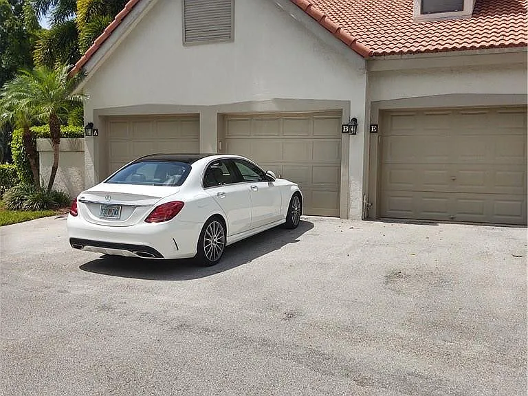 5801 Coach House Cir #B — Photo 29