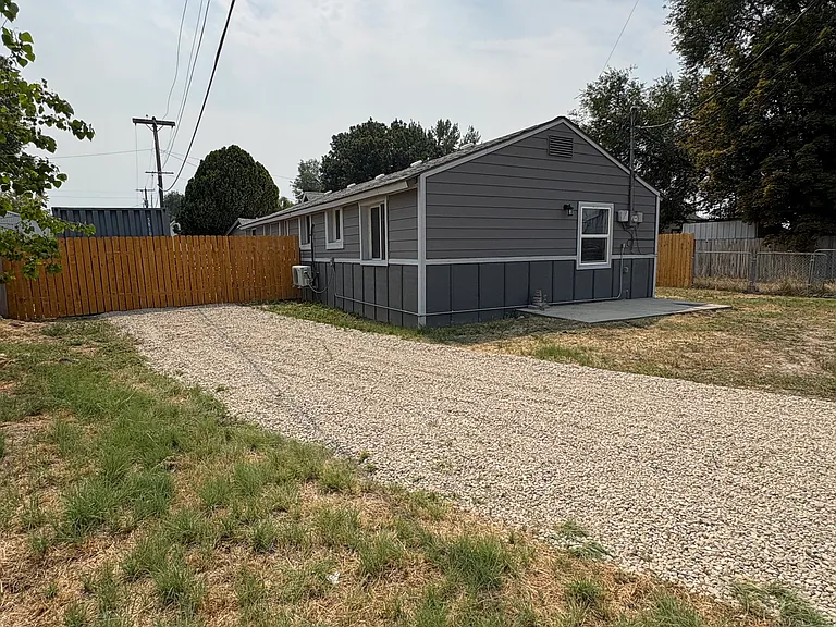 121 Paynter Ave — Photo 2