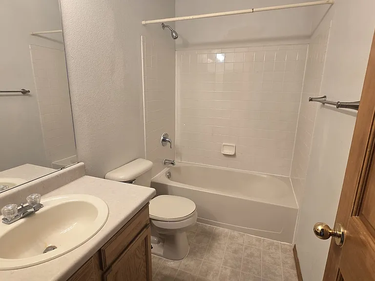 22341 E Mercer Pl — Photo 6