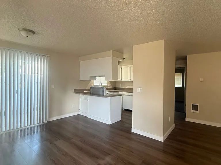 3331 NE 57th Ave — Photo 3
