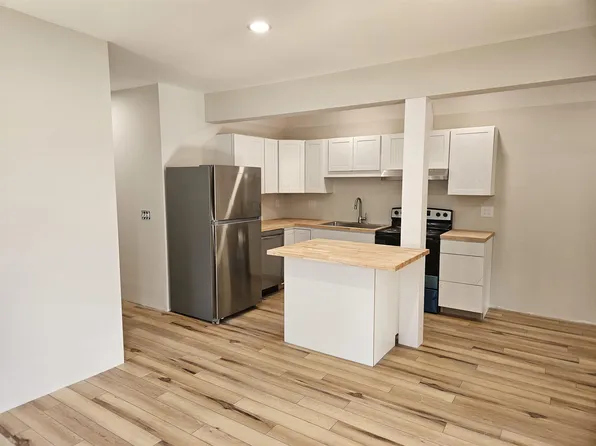 30 Elm St APT 2, Whitefield, NH 03598