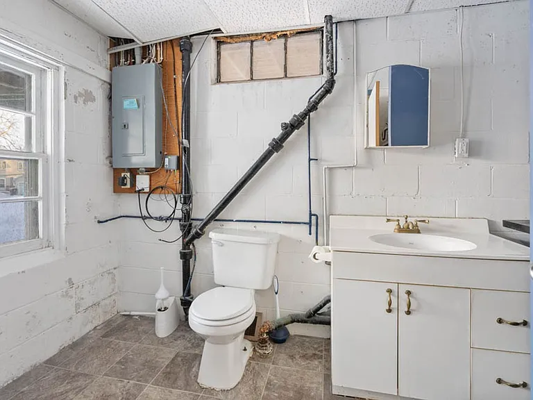 1122 Franklin St — Photo 32