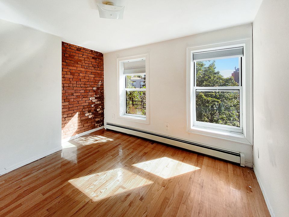 1st image of 160 Putnam Ave #3
