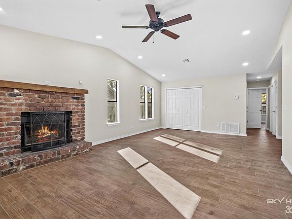 4th image of 1026 N Turtle Creek Dr