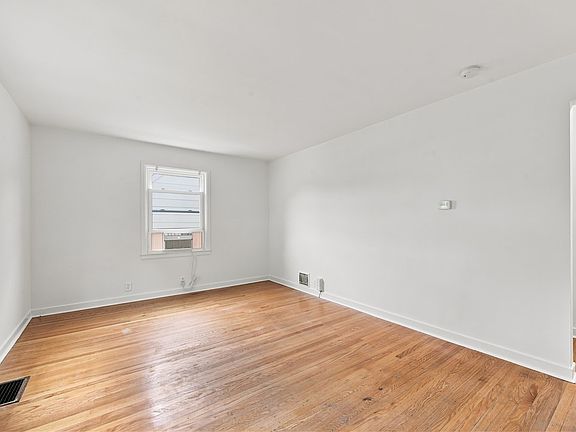 4th image of 1061 Whitlock Rd