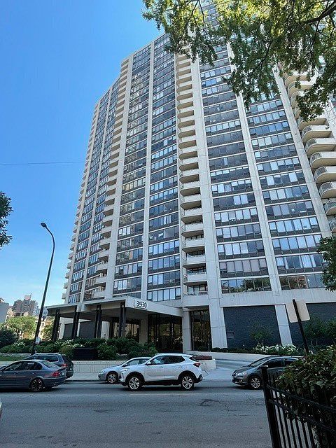 1st image of 3930 N Pine Grove Ave APT 707