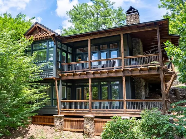 11 Old Lodge Rd, Lake Santeetlah, NC 28771