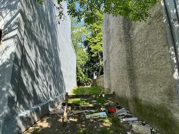 2123 N Franklin St, Philadelphia, PA 19122