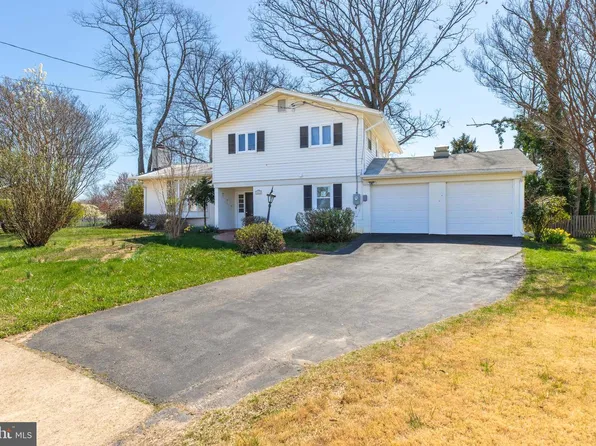3923 Forest Grove Dr, Annandale, VA 22003