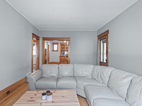 5th image of 3024 Fremont Ave S