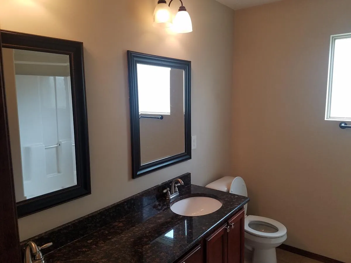 3 bed, 2150 sqft, $1,600 — Photo 2