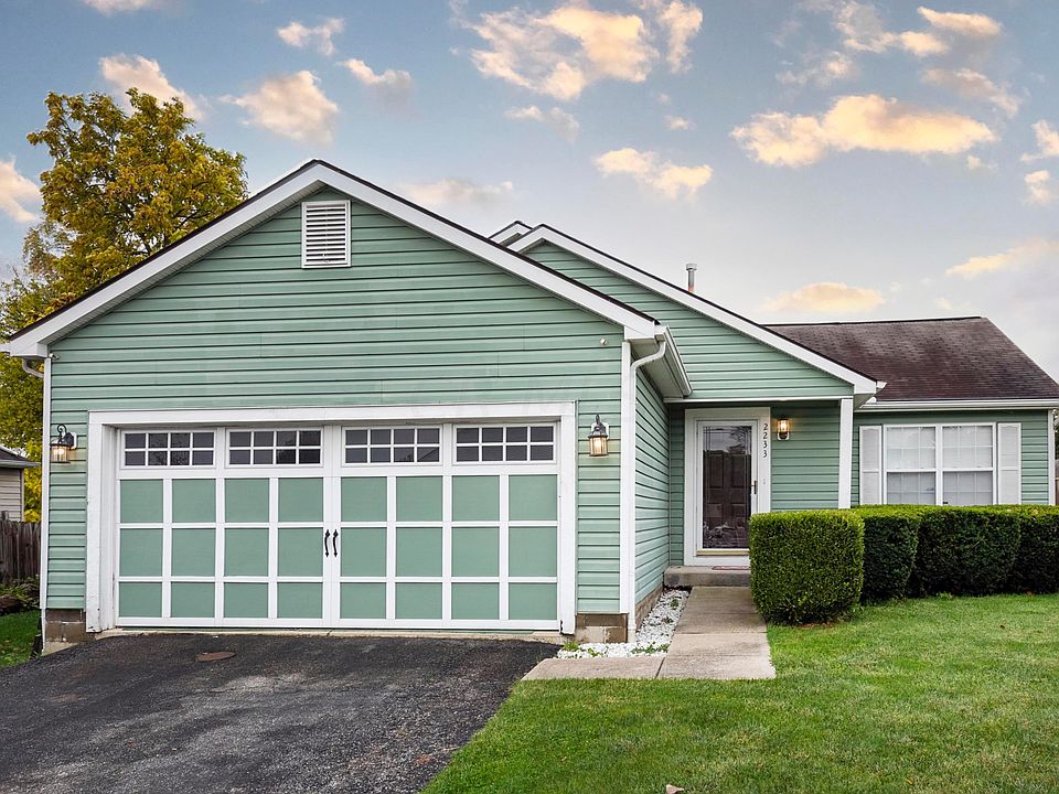 1st image of 2233 Grove Oaks Ct