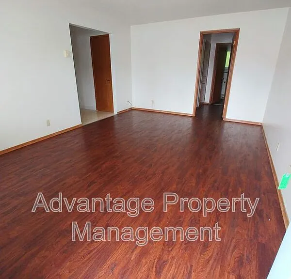 339 Jackson St W #2 — Photo 3