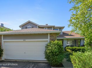 858 S Castlewood Ln, Bartlett, IL 60103