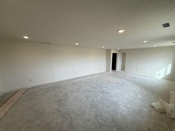 2nd image of 2720 Autumn Woods Dr