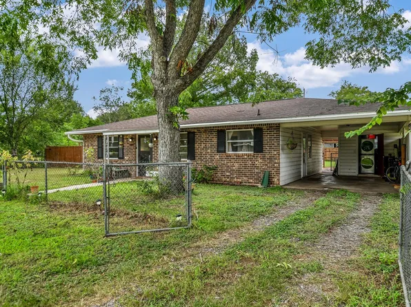 407 Hill St, Smithville, TX 78957