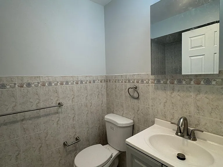 1057 Bond St #1 — Photo 12