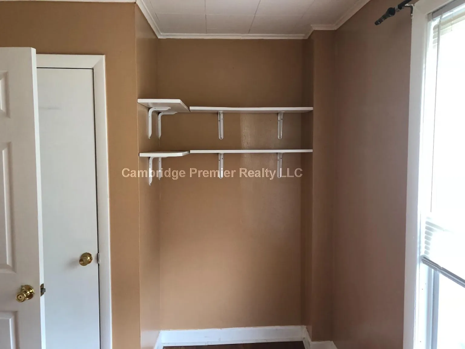 3 bed, 9999 sqft, $2,800 — Photo 2