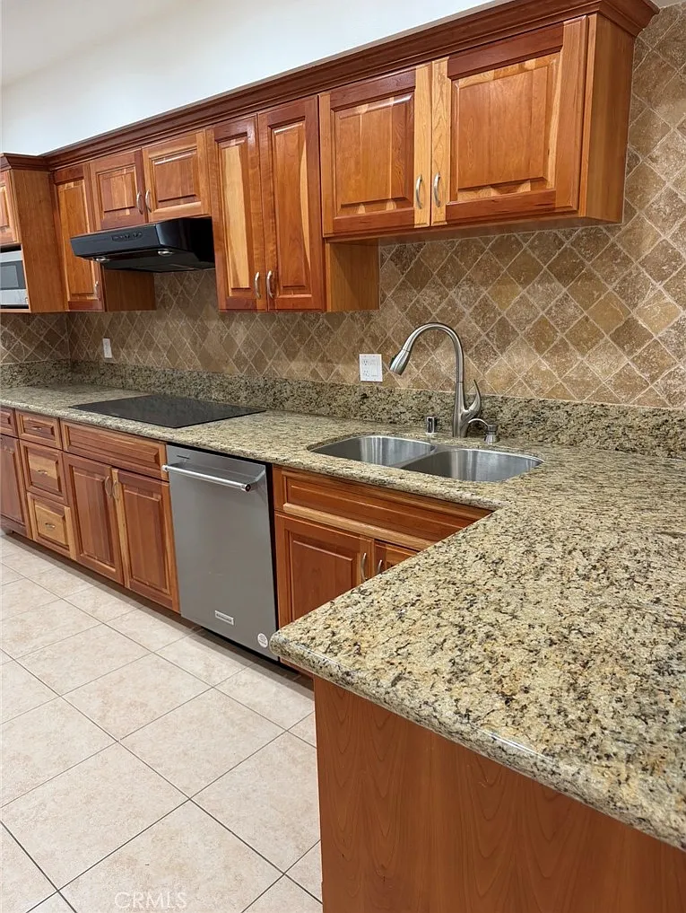 3 bed, 1348 sqft, $3,600 — Photo 3