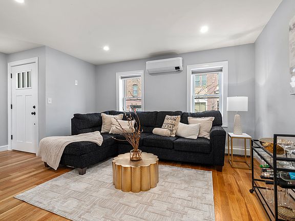 4th image of 510 Medford St #1