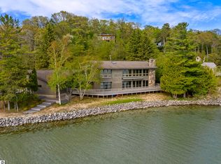 3151 Crystal Dr, Beulah, MI 49617